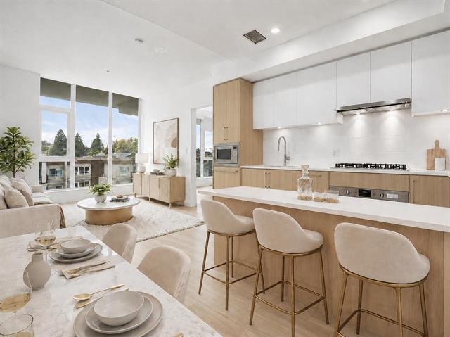201 9675 KING GEORGE BOULEVARD